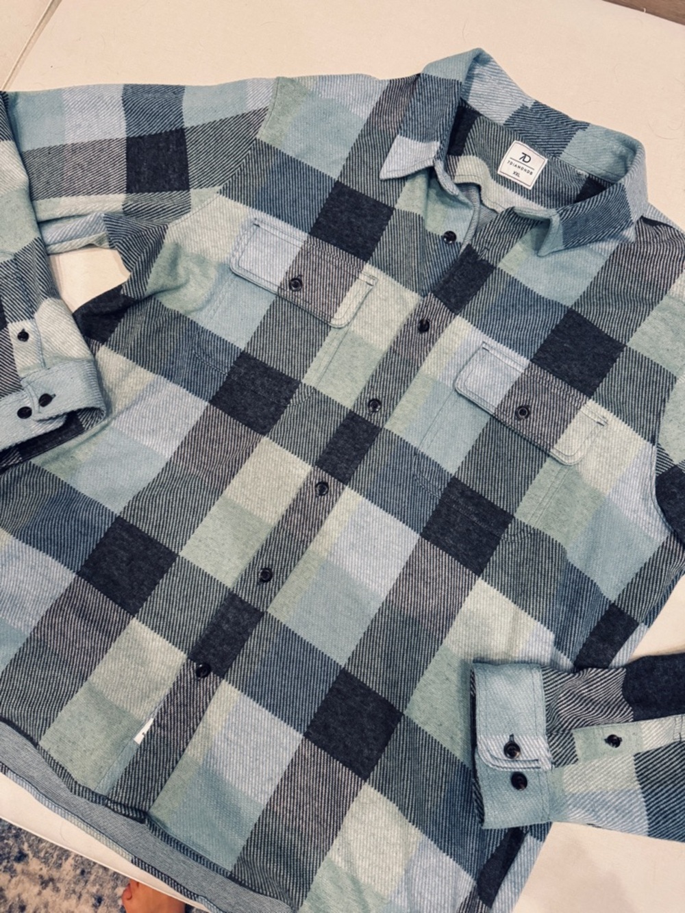 7 Diamonds Men's flannel Button-Down Shirt - Light Blue, grey, green. NWOT